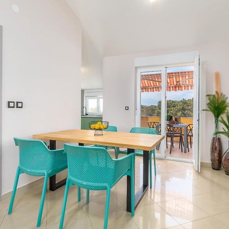 Apartment Vito With Sea View Fazana Ruang foto