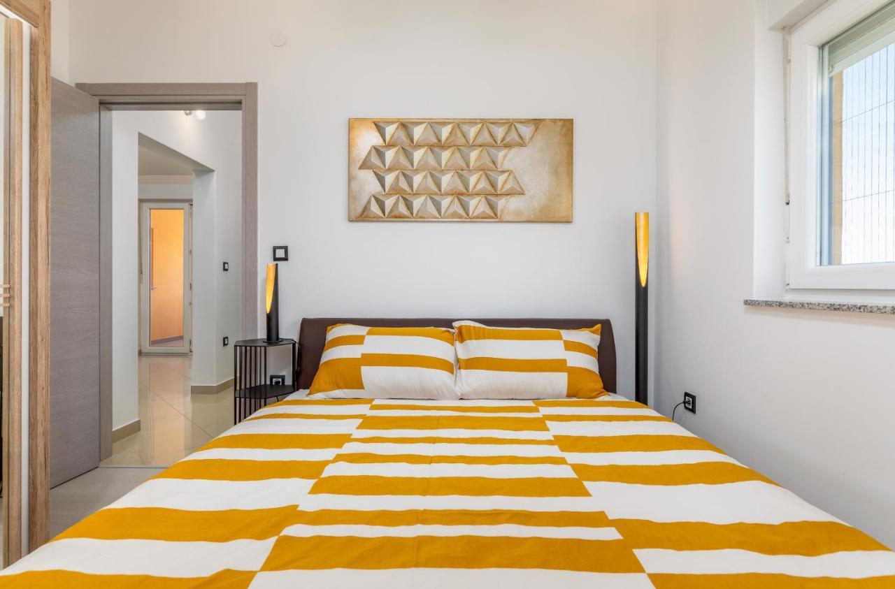 Apartment Vito With Sea View Fazana Bagian luar foto