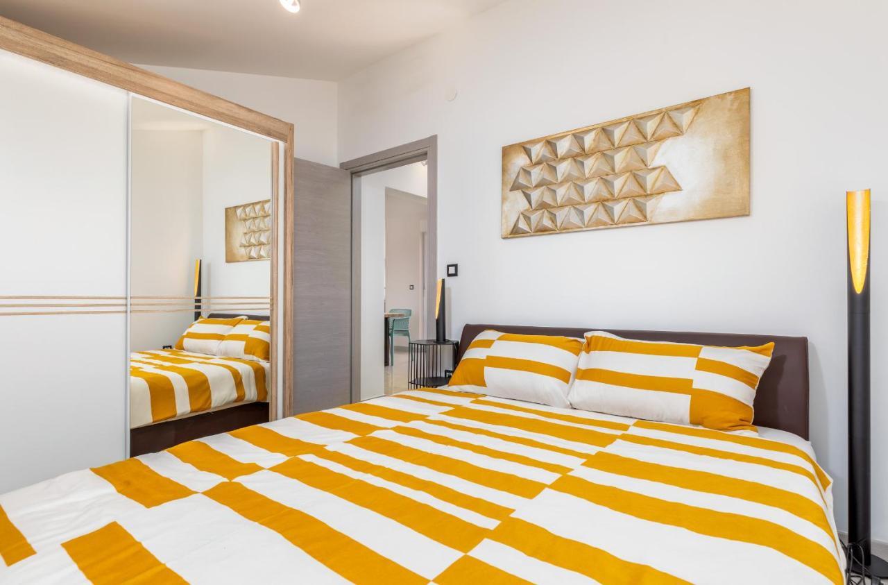 Apartment Vito With Sea View Fazana Bagian luar foto